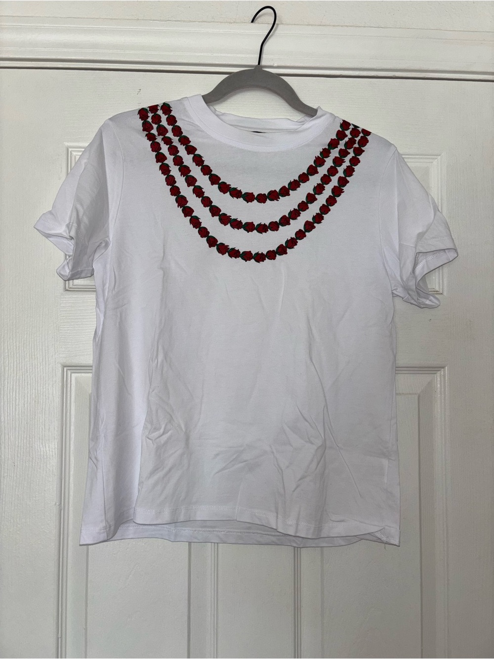 Women's White Short-Sleeve Tee with Red Rose Necklace Graphic